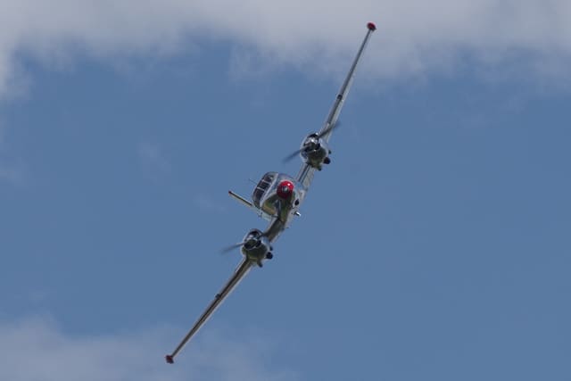 N3670B - Twin-engine aircraft