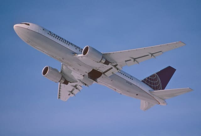 N76156 - Twin-engine aircraft