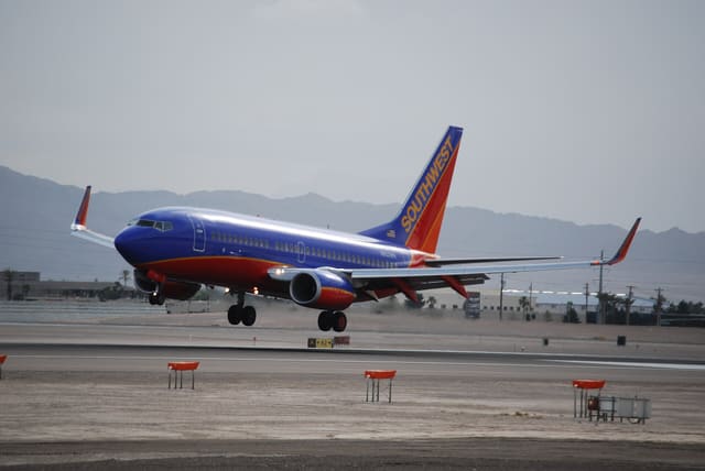 N903WN - Twin-engine aircraft
