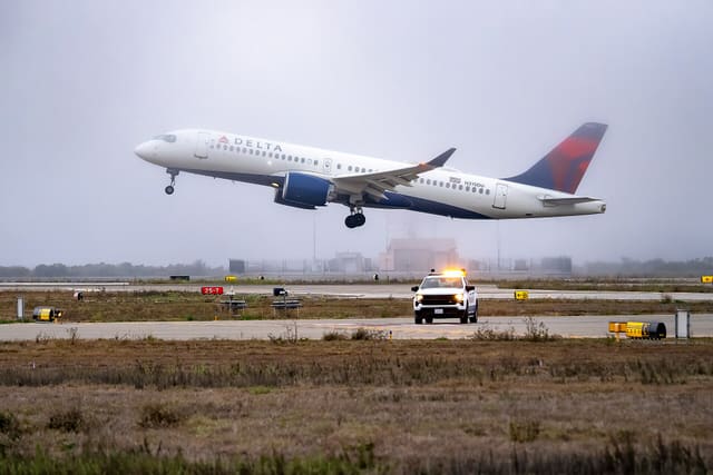 N315DU - Airbus