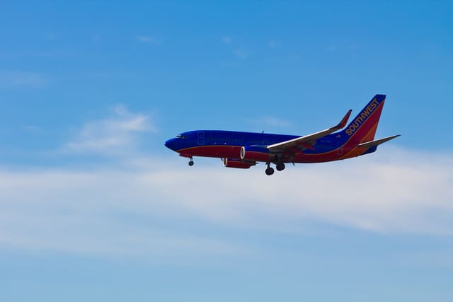 N723SW - Twin-engine aircraft