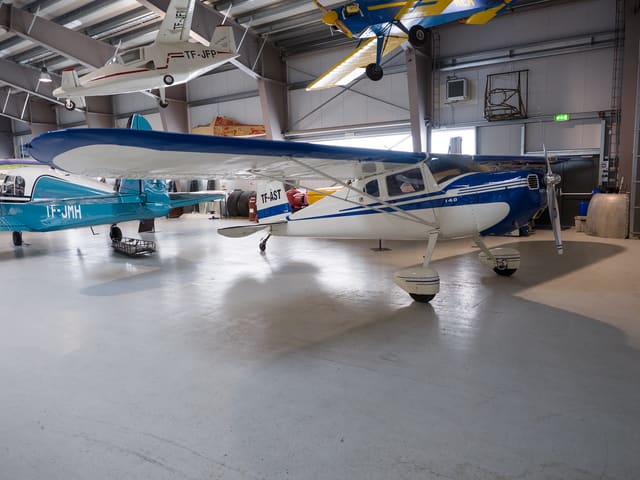 TF-AST - Single-engine aircraft