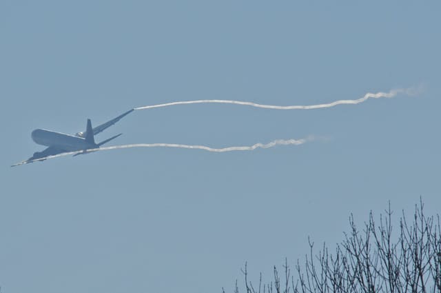 N152DL - Twin-engine aircraft
