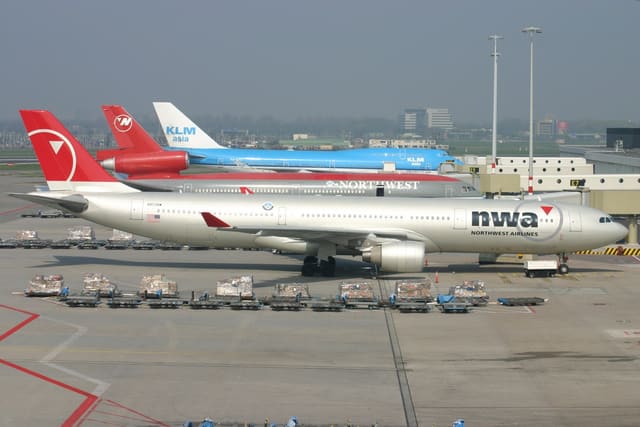 N803NW - Twin-engine aircraft