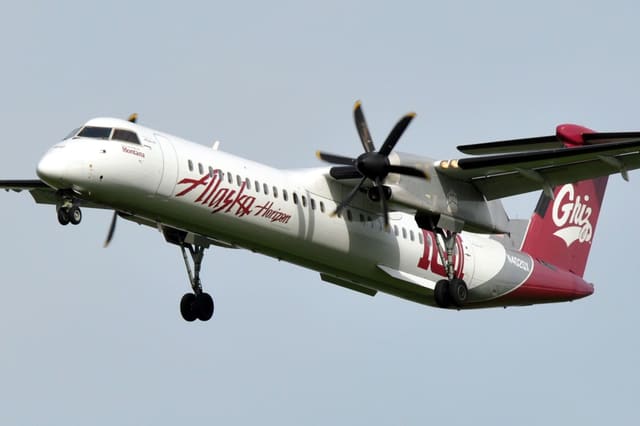 N402QX - Twin-engine aircraft