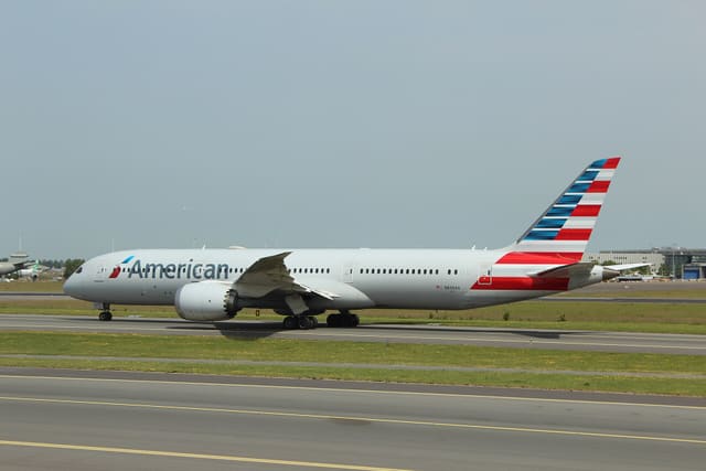 N836AA - Twin-engine aircraft