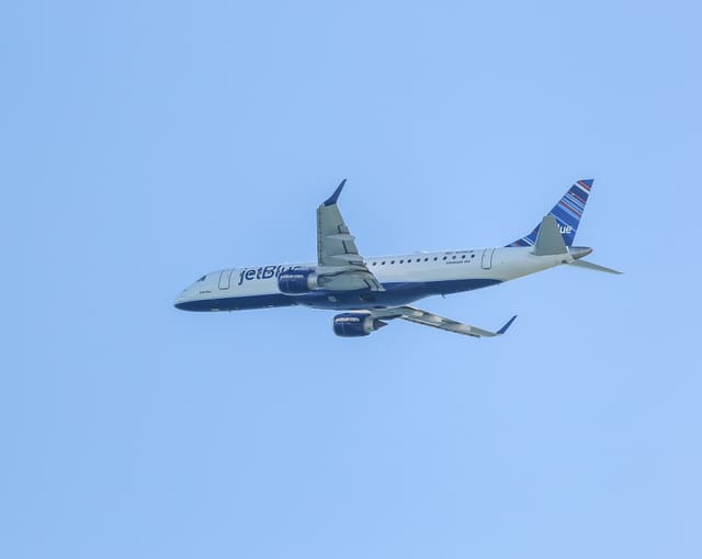 N339JB - Embraer