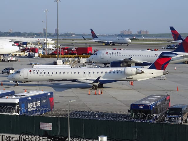 N336PQ - Bombardier