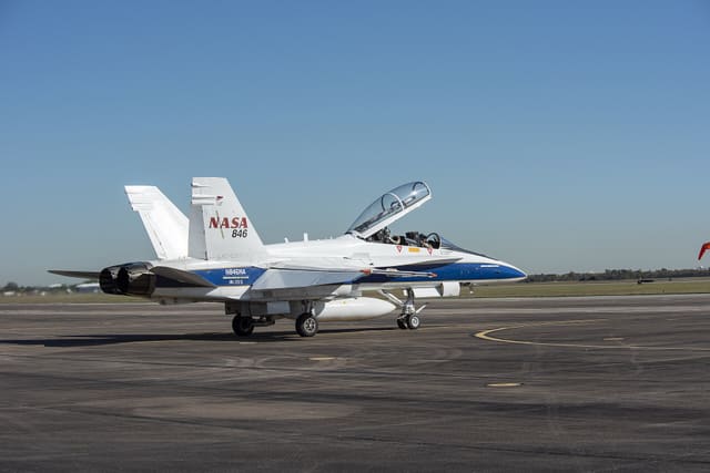 N846NA - Twin-engine aircraft