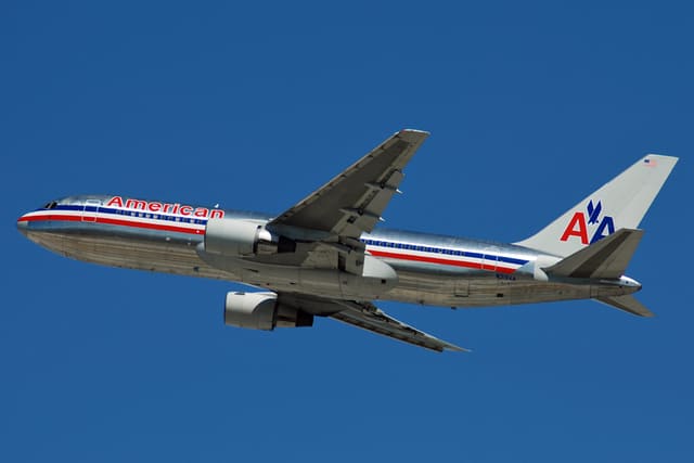 N319AA - Twin-engine aircraft