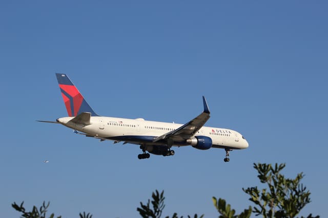 N727TW - Twin-engine aircraft