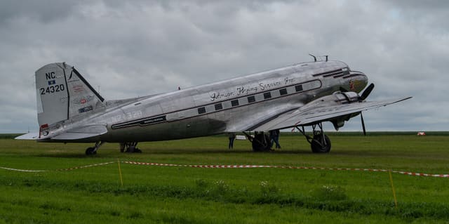 N24320 - Twin-engine aircraft