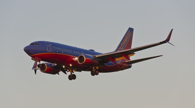 N963WN - Twin-engine aircraft
