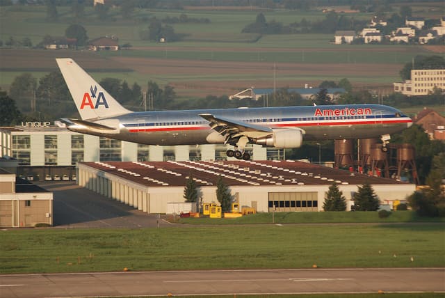 N389AA - Twin-engine aircraft