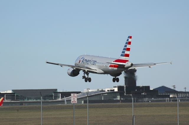 N751UW - Twin-engine aircraft