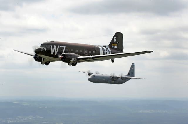 N345AB - Douglas