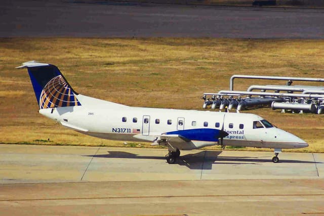 N31711 - Twin-engine aircraft