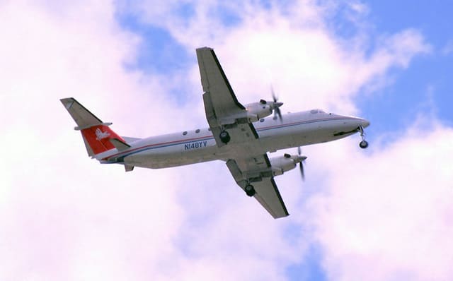 N148YV - Twin-engine aircraft