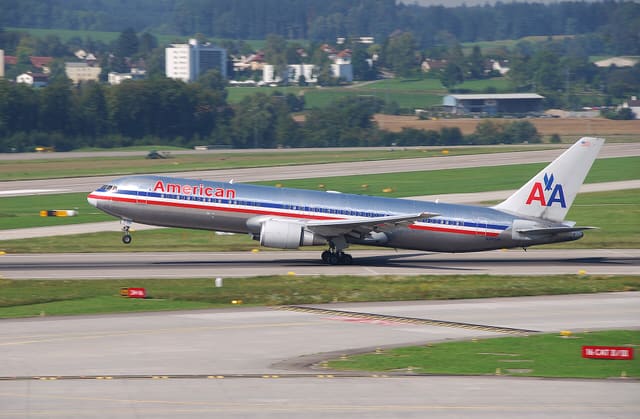 N393AN - Twin-engine aircraft