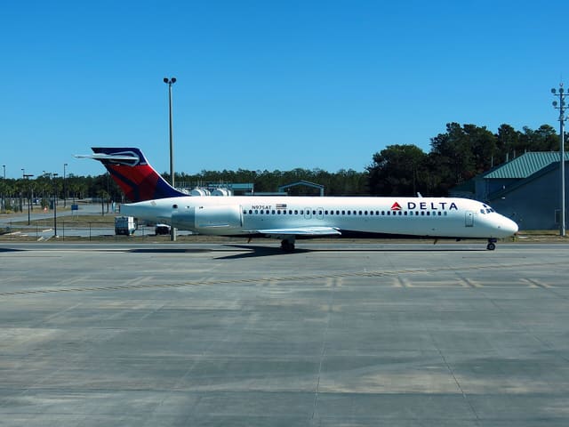 N975AT - Douglas