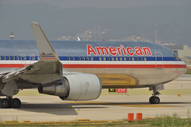 N399AN - Twin-engine aircraft