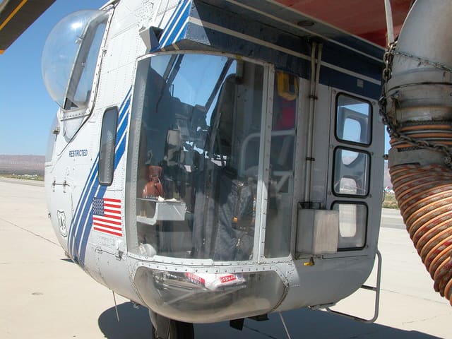 N44094 - Helicopter