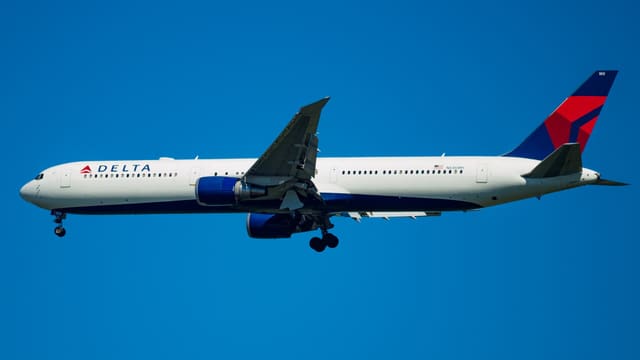 N836MH - Twin-engine aircraft