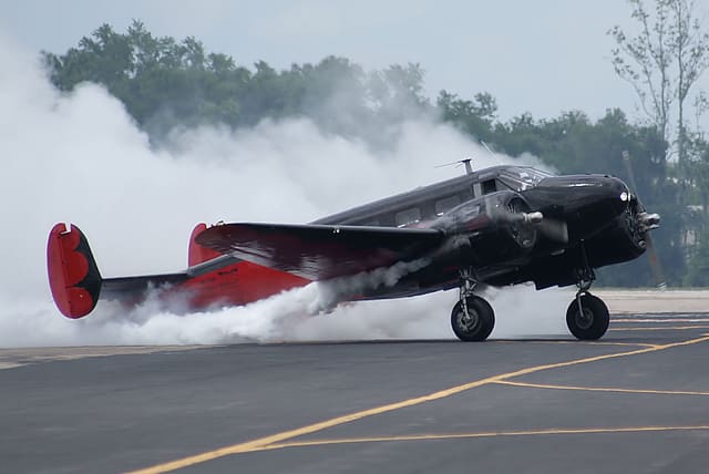 N9109R - Twin-engine aircraft