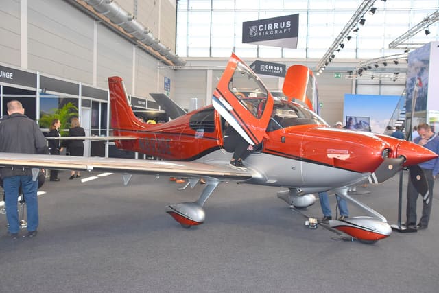N892DE - Cirrus