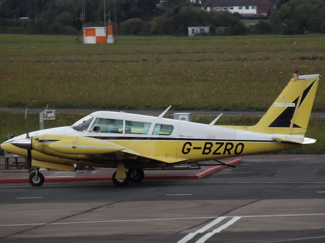 G-BZRO - Twin-engine aircraft