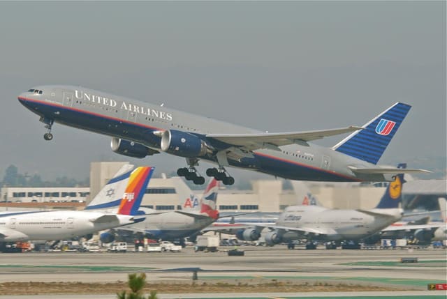 N227UA - Twin-engine aircraft