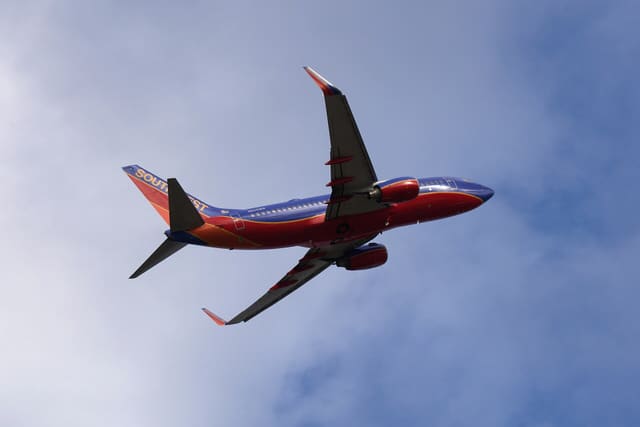 N934WN - Twin-engine aircraft