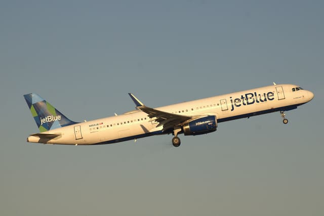 N959JB - Twin-engine aircraft