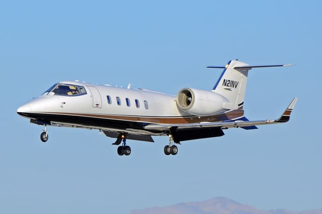 N21NV - Business jet