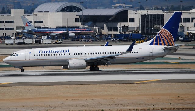 N33289 - Twin-engine aircraft