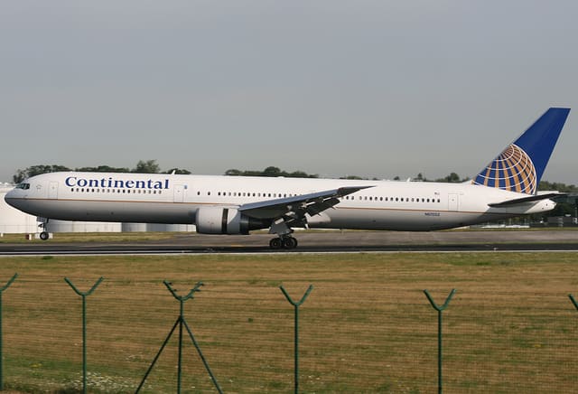 N67052 - Twin-engine aircraft