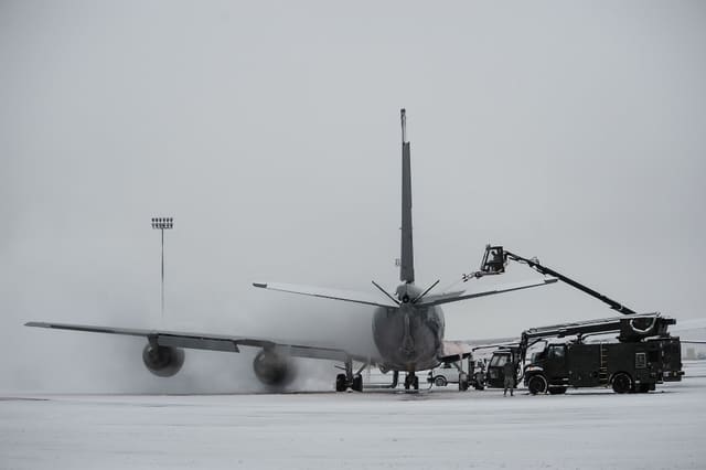 - Twin-engine aircraft