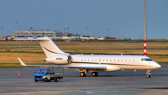 N1955M - Business jet