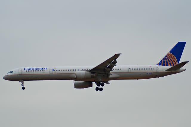 N75853 - Twin-engine aircraft