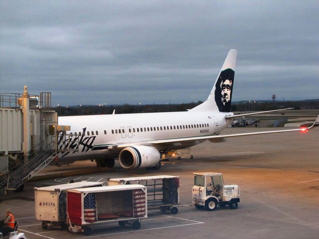 N323AS - Twin-engine aircraft