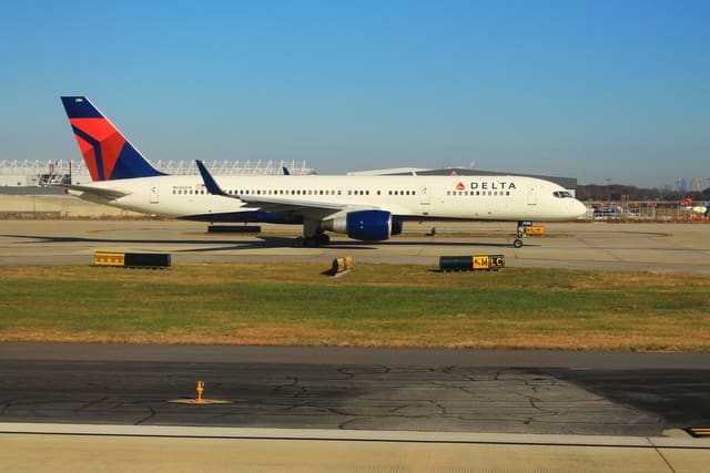 N686DA - Twin-engine aircraft
