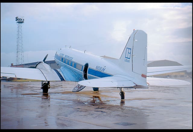 N189UM - Douglas