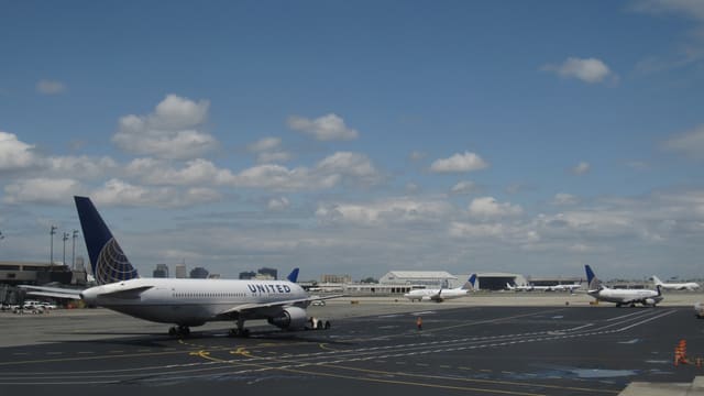 N67158 - Twin-engine aircraft