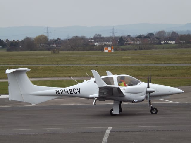 N242CV - Twin-engine aircraft