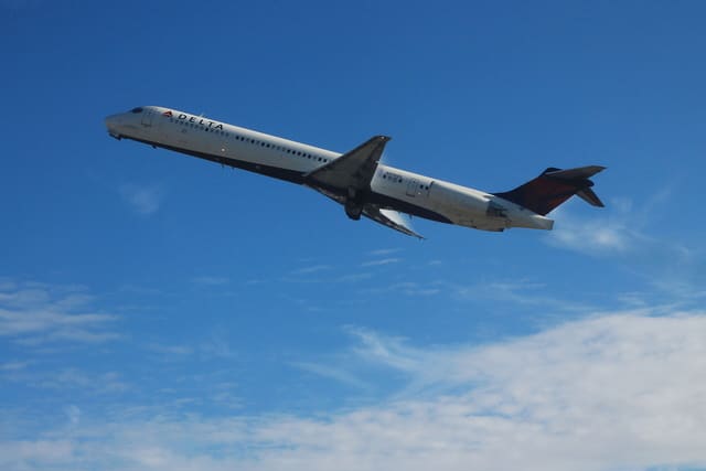 N916DL - Twin-engine aircraft