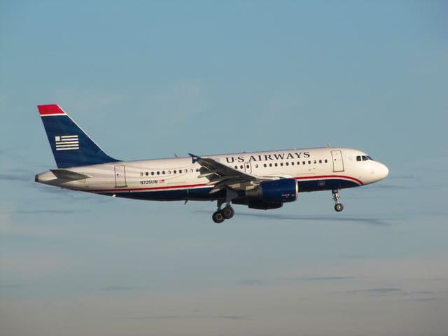 N725UW - Twin-engine aircraft