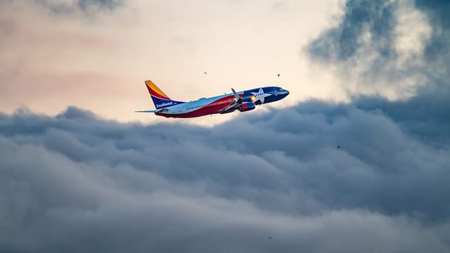 N8660A - Twin-engine aircraft