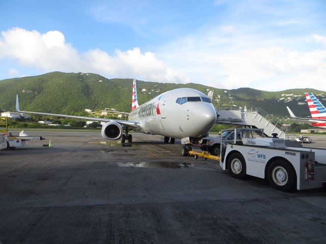 N812NN - Twin-engine aircraft