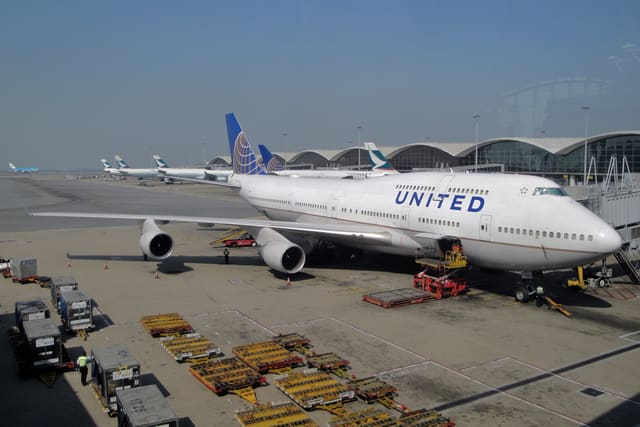 N104UA - Boeing