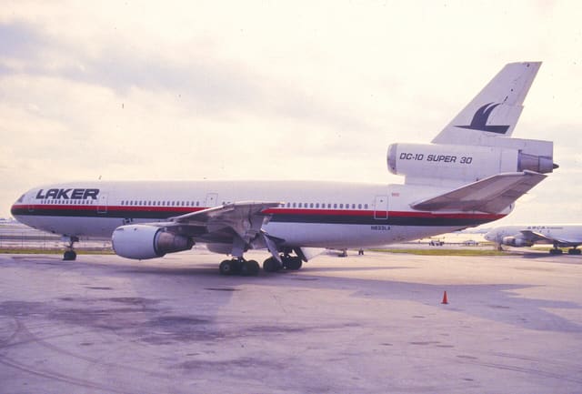 N833LA - Douglas